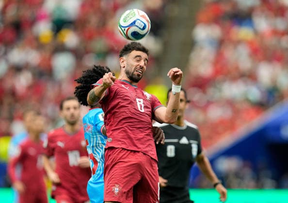 Bruno Fernandes (Portugal, 8) koepft dem Ball. USA, FIFA Weltmeisterschaft, Portugal vs DR Kongo, Houston, 17.06.2026 USA, FIFA Weltmeisterschaft, Portugal vs DR Kongo, Houston, 17.06.2026 Houston