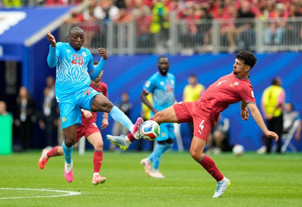Edo Kayembe (DR Kongo, 25) im Zweikampf mit Tomas Araujo (Portugal, 4) USA, FIFA Weltmeisterschaft, Portugal vs DR Kongo, Houston, 17.06.2026 USA, FIFA Weltmeisterschaft, Portugal vs DR Kongo, Houston, 17.06.2026 Houston
