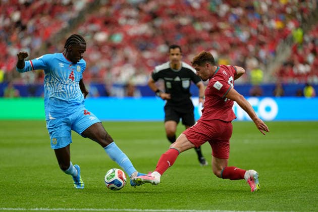 Axel Tuanzebe and Pedro Neto seen during FIFA World Cup, WM, Weltmeisterschaft, Fussball 2026 game between national teams of Portugal and DR Congo (Alejandro Espino Ball Raw Images) Arlington Dallas Stadium USA Copyright: xAlejandroxEspinox alejandroespino_portugal_congo_2526_4-11