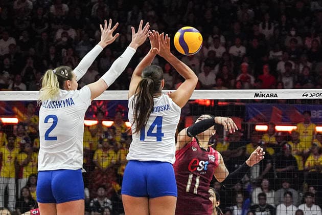FIVB Women s Nations League 2026. Diana Meliushkyna and Daria Sharhorodska of Ukraine and Sasipapron Janthawisut of Thailand in action during the FIVB Women s Volleyball Nations League match between Thailand and Ukraine in Bangkok, Thailand, on June 17, 2026. Bangkok Bangkok Thailand  Copyright: xAnusakxLaowilasx originalFilename:laowilas-notitle260617_npVnY.jpg