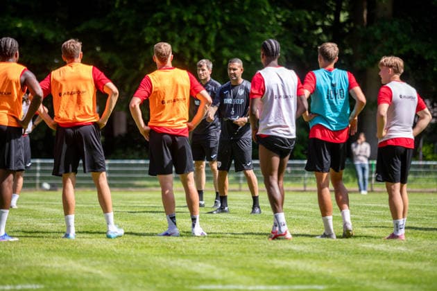 Trainer Alain Karim (mi.) will mutigen und aggressiven Fußball spielen lassen GER, Fussball, Regionalliga Nordost, Trainingsauftakt Saison 2026-2027, Greifswalder FC