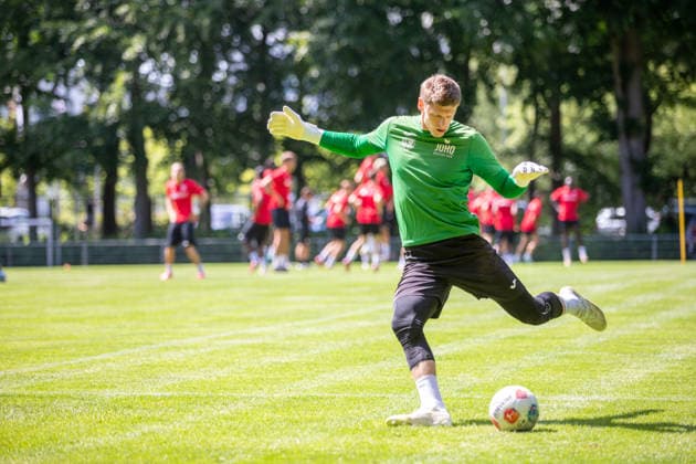 Einer der wenigen, die geblieben sind: Torhüter Jakub Jakubov beim Trainingsauftakt des Greifswalder FC GER, Fussball, Regionalliga Nordost, Trainingsauftakt Saison 2026-2027, Greifswalder FC