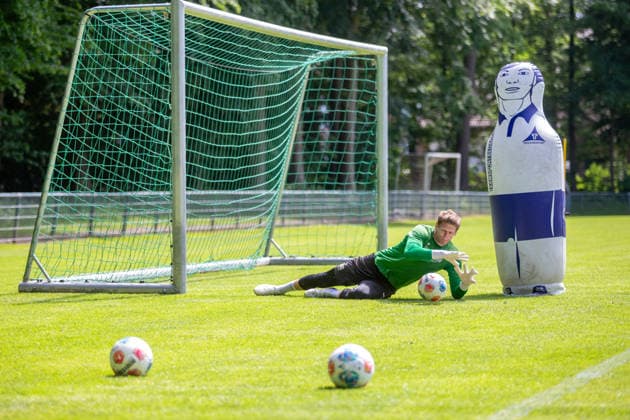 Einer der wenigen, die geblieben sind: Torhüter Jakub Jakubov beim Trainingsauftakt des Greifswalder FC GER, Fussball, Regionalliga Nordost, Trainingsauftakt Saison 2026-2027, Greifswalder FC