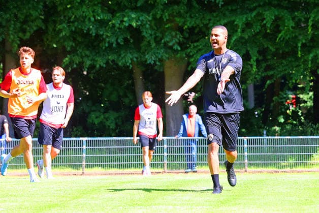 Bild: Alain Karim (Trainer) ---Trainingsauftakt des Greifswalder FC Regionalliga Nordost 17.06.2026 in Greifswald