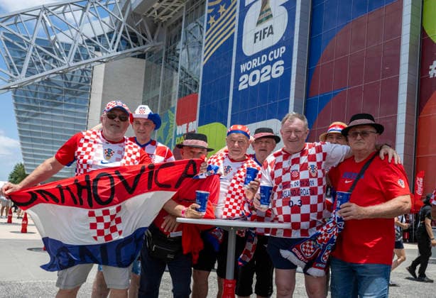 June 17, 2026, Arlington, Texas, USA: Pre-Game fanzone.Croatia fans drinking bear and ready for game time. World Cup 2026: England-V-Croatia  - ZUMAm147 20260617_zap_m147_003 Copyright: xHossxMcBainx