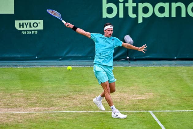 Daniel Altmaier (GER) schlaegt den Ball mit der Rueckhand TERRA WORTMANN Open 2026, Tennis, ATP, Tennis Herren Tennis Herren 500, Turnier, Hauptfeld, 17.06.2026, TERRA WORTMANN Open 2026, Tennis, ATP, Tennis Herren 500, Turnier, Hauptfeld, 17.06.2026 Halle