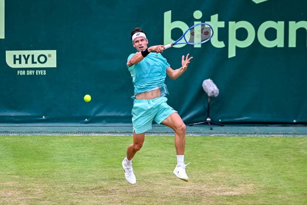 Daniel Altmaier (GER) schlaegt den Ball mit der Vorhand TERRA WORTMANN Open 2026, Tennis, ATP, Tennis Herren Tennis Herren 500, Turnier, Hauptfeld, 17.06.2026, TERRA WORTMANN Open 2026, Tennis, ATP, Tennis Herren 500, Turnier, Hauptfeld, 17.06.2026 Halle