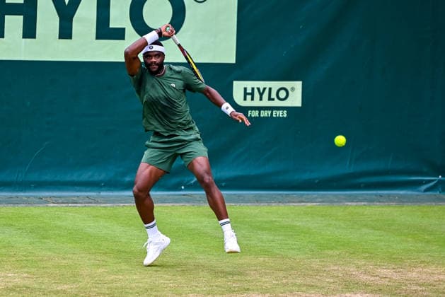 Frances Tiafoe (USA) schlaegt mit der Vorhand TERRA WORTMANN Open 2026, Tennis, ATP, Tennis Herren Tennis Herren 500, Turnier, Hauptfeld, 17.06.2026, TERRA WORTMANN Open 2026, Tennis, ATP, Tennis Herren 500, Turnier, Hauptfeld, 17.06.2026 Halle