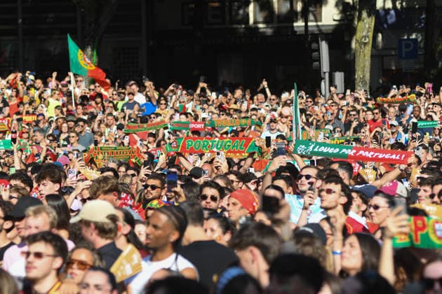 TORCIDA PORTUGAL x CONGO PORTO, PT - 17.06.2026: TORCIDA PORTUGAL X CONGO - Portuguese fans watch Portugal& 39;s opening match in the 2026 FIFA World Cup, WM, Weltmeisterschaft, Fussball against the Democratic Republic of Congo, broadcast from the Fan Zone set up in Praca de D. Joao I, in the center of Porto. The match, valid for the first round of Group K, marks the beginning of the Portuguese national team, Nationalteam 39;s campaign in the World Cup held in the United States, Canada and Mexico. (Photo: Daniela Maria Fotoarena) x2963893x  DanielaxMaria