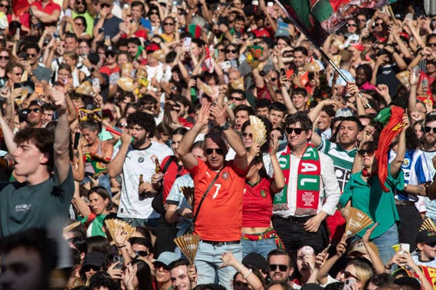 TORCIDA PORTUGAL x CONGO PORTO, PT - 17.06.2026: TORCIDA PORTUGAL X CONGO - Portuguese fans watch Portugal& 39;s opening match in the 2026 FIFA World Cup, WM, Weltmeisterschaft, Fussball against the Democratic Republic of Congo, broadcast from the Fan Zone set up in Praca de D. Joao I, in the center of Porto. The match, valid for the first round of Group K, marks the beginning of the Portuguese national team, Nationalteam 39;s campaign in the World Cup held in the United States, Canada and Mexico. (Photo: Daniela Maria Fotoarena) x2963902x  DanielaxMaria