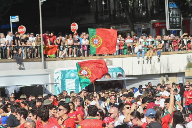 TORCIDA PORTUGAL x CONGO PORTO, PT - 17.06.2026: TORCIDA PORTUGAL X CONGO - Portuguese fans watch Portugal& 39;s opening match in the 2026 FIFA World Cup, WM, Weltmeisterschaft, Fussball against the Democratic Republic of Congo, broadcast from the Fan Zone set up in Praca de D. Joao I, in the center of Porto. The match, valid for the first round of Group K, marks the beginning of the Portuguese national team, Nationalteam 39;s campaign in the World Cup held in the United States, Canada and Mexico. (Photo: Daniela Maria Fotoarena) x2963886x  DanielaxMaria