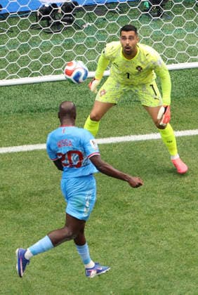 (260618) -- HOUSTON, June 18, 2026 -- Yoane Wissa (front) of the Democratic Republic of the Congo (DRC) heads to score during the group K match between Portugal and the Democratic Republic of the Congo (DRC) at the 2026 FIFA World Cup, WM, Weltmeisterschaft, Fussball at Houston Stadium in Houston, the United States, June 17, 2026. ) (SP)U.S.-HOUSTON-FOOTBALL-FIFA WORLD CUP-GROUP K-POR VS COD XuxZijian 