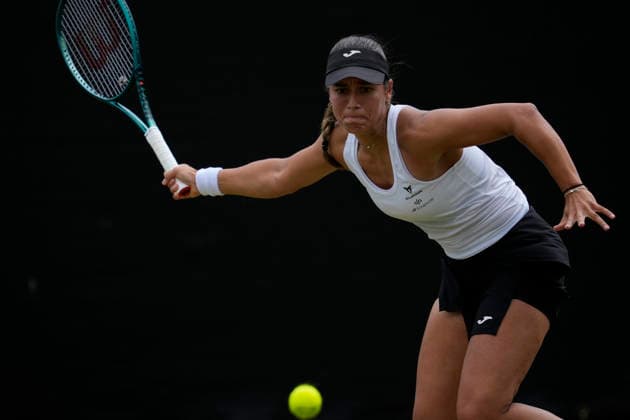 Lexus Nottingham Open - Day Three Jessica Bouzas Maneiro of Spain in action during her Round of 16 singles match at the 2026 Lexus Nottingham Open Women s tennis tournament at the Nottingham Tennis Centre in Nottingham, England, on June 17, 2026. London Great Britain United Kingdom  Copyright: xOwenxHammondx originalFilename:hammond-2026lexu260617_npNfe.jpg