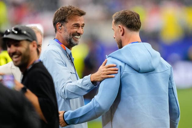 England v Croatia: Group L - FIFA World Cup, WM, Weltmeisterschaft, Fussball 2026 Jordan Henderson of England greets Jurgen Klopp during the FIFA World Cup 2026 Group L match between England and Croatia at Dallas Stadium on June 17, 2026 in Arlington, Texas. Arlington TX United States  Copyright: xJosexBretonx originalFilename:bretonhernandez-englandv260617_npHIV.jpg