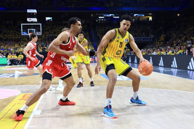 DEU, easyCredit BBL, ALBA vs. Bayern Muenchen, 17.06.2026, Uber-Arena, Berlin, DEU, easyCredit BBL, ALBA vs. Bayern Muenchen, im Bild Michael Rataj (ALBA Berlin 21), Oscar da Silva (FC Bayern Muenchen 1)