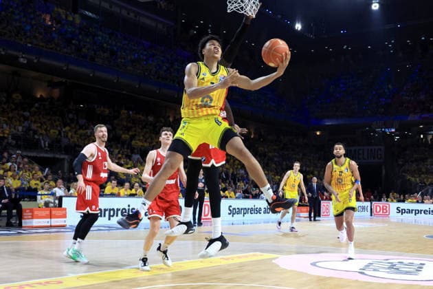 DEU, easyCredit BBL, ALBA vs. Bayern Muenchen, 17.06.2026, Uber-Arena, Berlin, DEU, easyCredit BBL, ALBA vs. Bayern Muenchen, im Bild Jack Kayil( ALBA Berlin 7), Wenyen Gabriel (FC Bayern Muenchen 32)