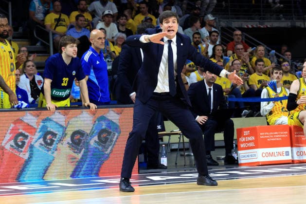 DEU, easyCredit BBL, ALBA vs. Bayern Muenchen, 17.06.2026, Uber-Arena, Berlin, DEU, easyCredit BBL, ALBA vs. Bayern Muenchen, im Bild CHEFTRAINER Pedro Calles (ALBA Berlin), ALBA-Spielerbank