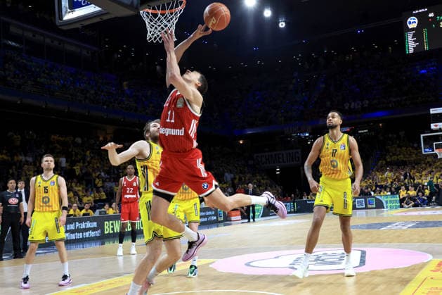 DEU, easyCredit BBL, ALBA vs. Bayern Muenchen, 17.06.2026, Uber-Arena, Berlin, DEU, easyCredit BBL, ALBA vs. Bayern Muenchen, im Bild MALTE DELOW (ALBA Berlin 6), Vladimir Lucic (FC Bayern Muenchen 11)