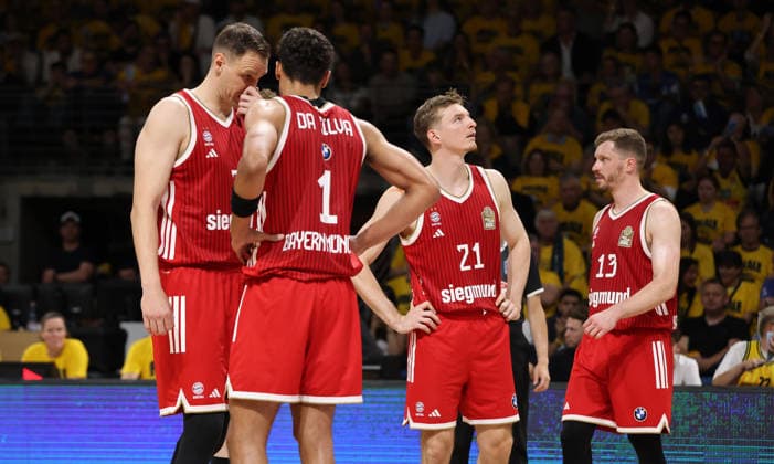 Johannes Voigtmann, Oscar da Silva, Justus Hollatz, Andreas Obst nachdenklich, enttäuscht Enttäuschung Basketball BBL Bundesliga Herren Play Off Finale 3.Spiel Saison 2025 2026 17.06.2026 ALBA Berlin vs. Bayern München