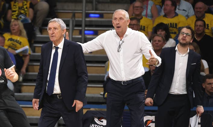 Trainer Svetislav Pesic, Co Trainer Emir Mutapcic Aktion Oberkörper Basketball BBL Bundesliga Herren Play Off Finale 3.Spiel Saison 2025 2026 17.06.2026 ALBA Berlin vs. Bayern München