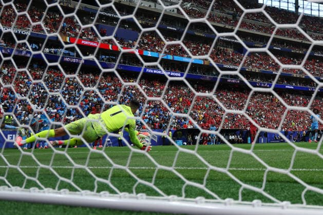 HOUSTON, TX - JUNE 17: Diego Costa 1 of Portugal makes a diving save during the FIFA World Cup, WM, Weltmeisterschaft, Fussball 2026 Group K match between Portugal and Congo DR on June 17, 2026, at Houston Stadium in Houston, Texas. (Photo by David Buono Icon Sportswire) SOCCER: JUN 17 FIFA World Cup 26 Group K - Portugal vs Congo DR EDITORIAL USE ONLY Icon260617075