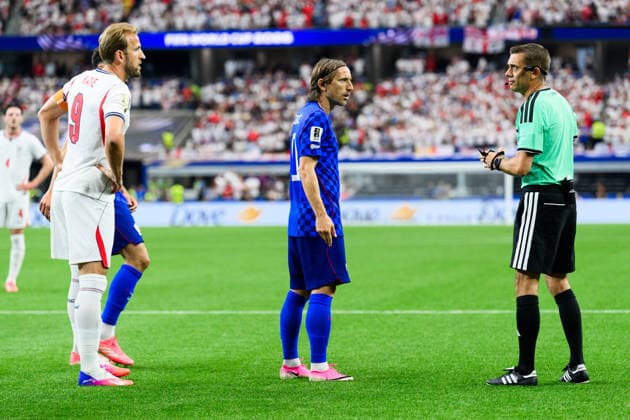 260617 Harry Kane of England, Luka Modric of Croatia and Referee Clement Turpin during the FIFA World Cup, WM, Weltmeisterschaft, Fussball 2026 football match between England and Croatia on June 17, 2026 in Dallas. Photo: Joel Marklund BILDBYRAN kod JM JM0826 bbeng fotboll football soccer fotball vm fotbolls-vm fotball-vm fotbolls-vm 2026 fifa world cup 2026 england kroatien croatia