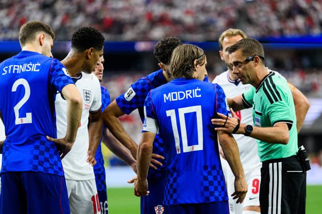 260617 Luka Modric of Croatia and Referee Clement Turpin during the FIFA World Cup, WM, Weltmeisterschaft, Fussball 2026 football match between England and Croatia on June 17, 2026 in Dallas. Photo: Joel Marklund BILDBYRAN kod JM JM0826 bbeng fotboll football soccer fotball vm fotbolls-vm fotball-vm fotbolls-vm 2026 fifa world cup 2026 england kroatien croatia