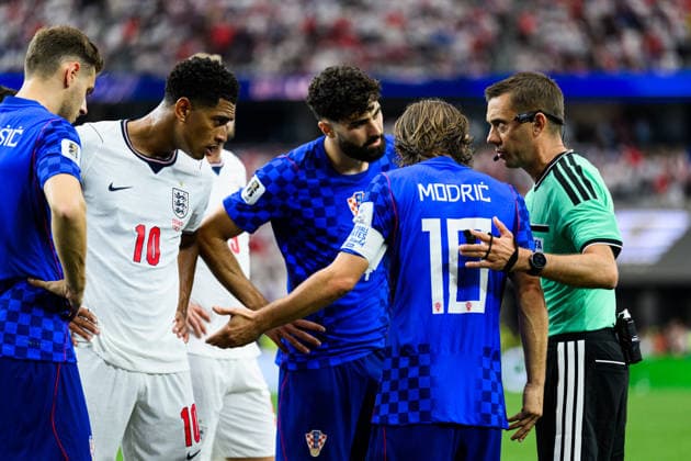 260617 Luka Modric of Croatia and Referee Clement Turpin during the FIFA World Cup, WM, Weltmeisterschaft, Fussball 2026 football match between England and Croatia on June 17, 2026 in Dallas. Photo: Joel Marklund BILDBYRAN kod JM JM0826 bbeng fotboll football soccer fotball vm fotbolls-vm fotball-vm fotbolls-vm 2026 fifa world cup 2026 england kroatien croatia