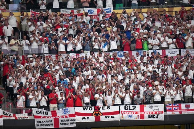 FIFA World Cup, WM, Weltmeisterschaft, Fussball 2026 - Group L - England vs Croatia Supporters of England cheer ahead of the FIFA World Cup 2026 group stage match England against Croatia, in Dallas, Texas, USA, 17 June 2026. DALLAS United States  Copyright: xJEFFREYxMCWHORTERx