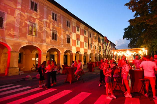 Buildings lit up with Croatian players Historic buildings in the city center were illuminated with the figures of Croatian football players during the England - Croatia match at the World Cup on June 17, 2026 Bjelvoar Croatia  DamirxSpeharx PIXSELL