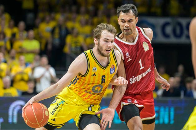im Bild v.l.: im Angriff, Malte Delow (ALBA 6), Oscar da Silva (FCB 1), Zweikampf, Action, Kampf, kaempft um den Ball, GER, Berlin, Basketball, Alba Berlin vs FC Bayern Basketball, Albatrosse, Finalspiel 3 um die Deutsche Meisterschaft, in der Max-Schmeling-Halle, 17.06.2026,