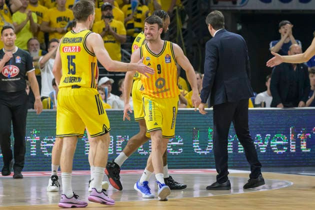 im Bild v.l.: Martin Hermannsson (ALBA 15), Jonas Mattisseck (ALBA 9), Jubel, Freude, GER, Berlin, Basketball, Alba Berlin vs FC Bayern Basketball, Albatrosse, Finalspiel 3 um die Deutsche Meisterschaft, in der Max-Schmeling-Halle, 17.06.2026,