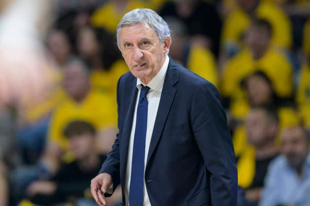 im Bild v.l.: Svetislav Peöiæ (FCB Head Coach), GER, Berlin, Basketball, Alba Berlin vs FC Bayern Basketball, Albatrosse, Finalspiel 3 um die Deutsche Meisterschaft, in der Max-Schmeling-Halle, 17.06.2026,