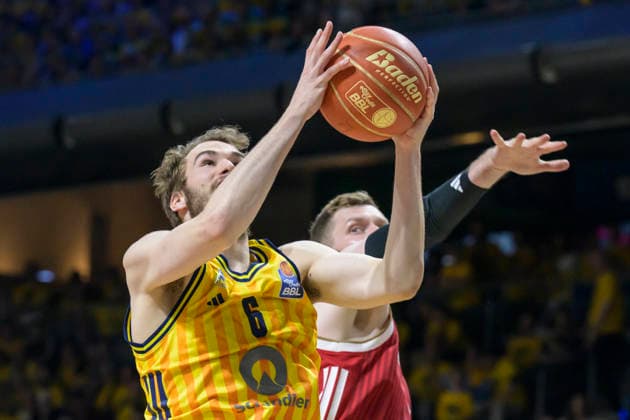 im Bild v.l.: Malte Delow (ALBA 6), geht zum Korb, GER, Berlin, Basketball, Alba Berlin vs FC Bayern Basketball, Albatrosse, Finalspiel 3 um die Deutsche Meisterschaft, in der Max-Schmeling-Halle, 17.06.2026,
