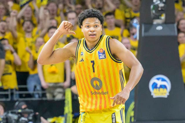 im Bild v.l.: Jack Kayil (ALBA 7), bejubelt seinen Treffer, Korb, GER, Berlin, Basketball, Alba Berlin vs FC Bayern Basketball, Albatrosse, Finalspiel 3 um die Deutsche Meisterschaft, in der Max-Schmeling-Halle, 17.06.2026, *** Pictured, from left Copyright: HMBxMedia UwexKoch
