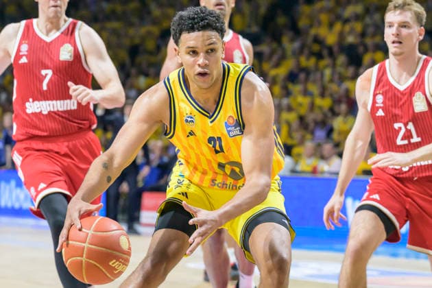 im Bild v.l.: Michael Rataj (ALBA 21), im Angriff, GER, Berlin, Basketball, Alba Berlin vs FC Bayern Basketball, Albatrosse, Finalspiel 3 um die Deutsche Meisterschaft, in der Max-Schmeling-Halle, 17.06.2026,
