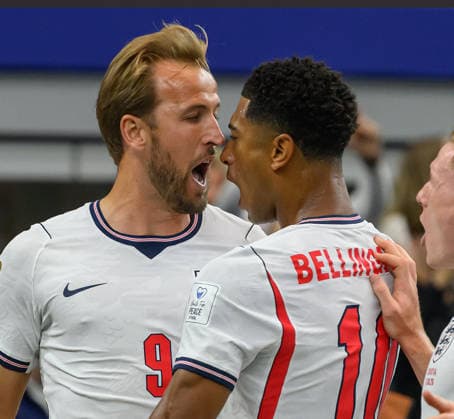 17 June 2026 - England v Croatia - Dallas Stadium - 2026 World Cup - USA. 17 June 2026 - England v Croatia - Dallas Stadium - 2026 World Cup - USA. Harry Kane celebrates scoring his retaken penalty with Jude Bellingham Picture : Mark Pain DALLAS USA  Copyright: xMarkxPainx