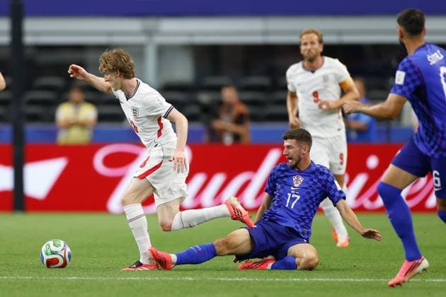DALLAS, 17-06-2026, Dallas AT&T Stadium, World Cup 2026 Match between England and Croatia. Picture shows England player Anthony Gordon, Croatia player Petar Sucic England - Croatia (World Cup 2026)  x204428828x Copyright: