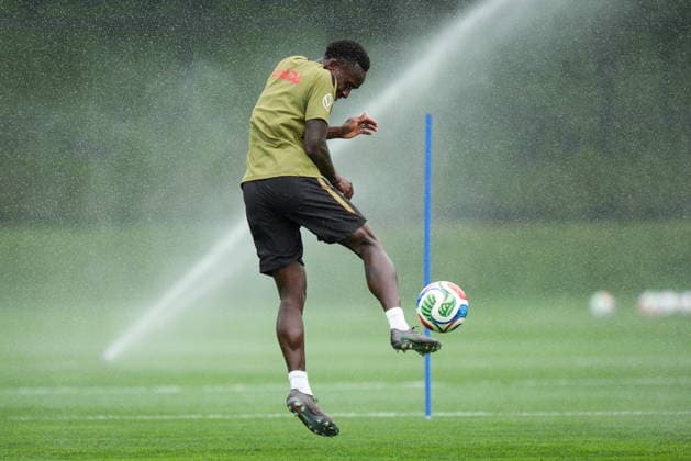 June 15, 2026, Vancouver, Bc, CANADA: Canada s Richie Laryea participates in a FIFA World Cup, WM, Weltmeisterschaft, Fussball soccer training session, in Vancouver, on Monday, June 15, 2026. Canada News - June 15, 2026  - ZUMAc35_ 20260615_zaf_c35_173 Copyright: xDarrylxDyckx