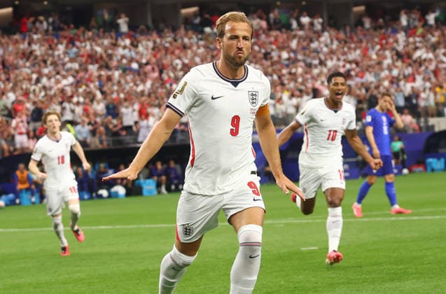 England s Harry Kane celebrates after scoring a goal on a penalty kick against Croatia in the first half during a FIFA World Cup, WM, Weltmeisterschaft, Fussball match at AT&T Stadium in Dallas, Texas, on Wednesday, June 17, 2026.  DAL20260617909 CHRISTIANxBRUNSKILL