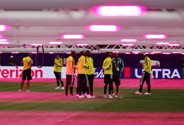 FIFA World Cup, WM, Weltmeisterschaft, Fussball 2026 - South Africa press conference, PK, Pressekonferenz South Africa players inspect under grow light the pitch of the Atlanta Stadium following a press conference in Atlanta, Georgia, USA, 17 June 2026. South Africa will face Czechia on 18 June in a FIFA World Cup 2026 group A match. ATLANTA United States  Copyright: xRONALDxWITTEKx