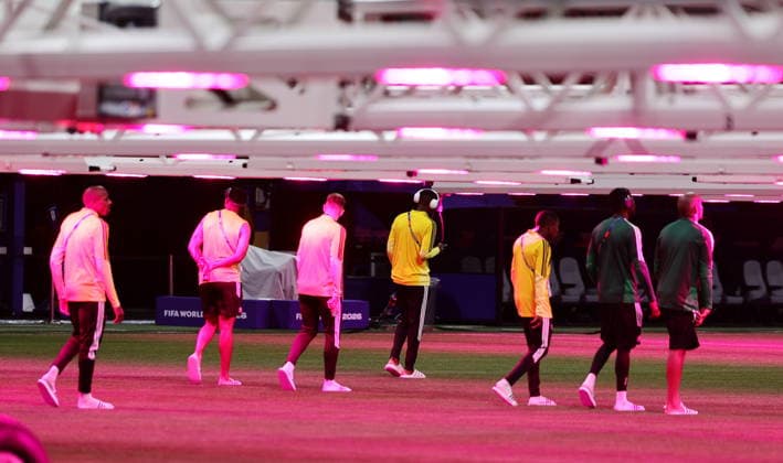 FIFA World Cup, WM, Weltmeisterschaft, Fussball 2026 - South Africa press conference, PK, Pressekonferenz South Africa players inspect under grow light the pitch of the Atlanta Stadium following a press conference in Atlanta, Georgia, USA, 17 June 2026. South Africa will face Czechia on 18 June in a FIFA World Cup 2026 group A match. ATLANTA United States  Copyright: xRONALDxWITTEKx
