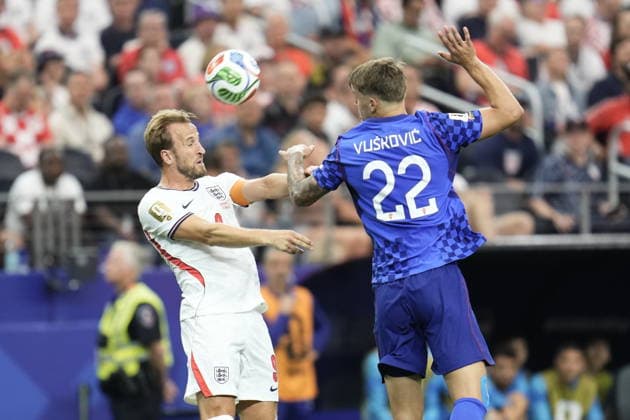 DALLAS, USA 20260617 Englands Harry Kane mot Kroatiens Luka Vuskovic under gruppspelsmatchen mellan England och Kroatien, grupp L, i fotbolls-VM pa FC Dallas Stadium.