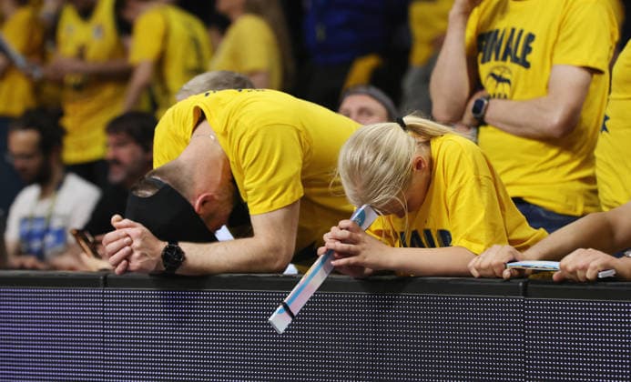 Alba Fans enttäuscht nach Spielende Enttäuschung Basketball BBL Bundesliga Herren Play Off Finale 3.Spiel Saison 2025 2026 17.06.2026 ALBA Berlin vs. Bayern München