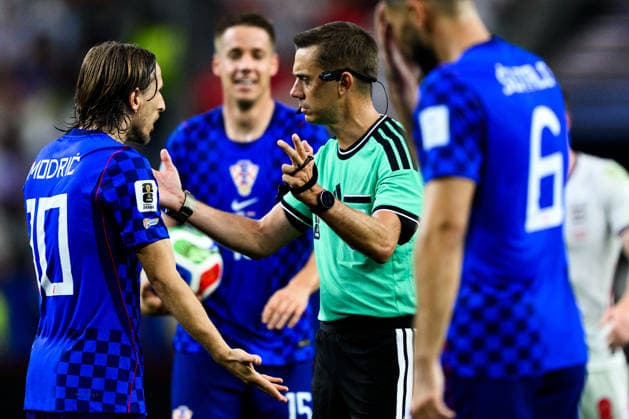 260617 Luka Modric of Croatia and Referee Clement Turpin during the FIFA World Cup, WM, Weltmeisterschaft, Fussball 2026 football match between England and Croatia on June 17, 2026 in Dallas. Photo: Joel Marklund BILDBYRAN kod JM JM0826 bbeng fotboll football soccer fotball vm fotbolls-vm fotball-vm fotbolls-vm 2026 fifa world cup 2026 england kroatien croatia