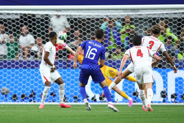 FIFA World Cup, WM, Weltmeisterschaft, Fussball 2026: England v Croatia DALLAS, USA - 17th June 2026: Martin Baturina of Croatia scores his side s first goal during the FIFA World Cup 2026 Group L match between England and Croatia at Dallas Stadium Dallas Dallas Stadium United States of America Copyright: xCraigxMercerx xPeakxActionxPhotosx