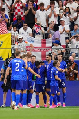 England v Croatia: Group L - FIFA World Cup, WM, Weltmeisterschaft, Fussball 2026 Martin Baturina of Croatia celebrates a goal with teammates during the FIFA World Cup 2026 Group L match between England and Croatia at Dallas Stadium on June 17, 2026 in Arlington, Texas. Arlington TX United States  Copyright: xJosexBretonx originalFilename:bretonhernandez-englandv260617_npjpZ.jpg