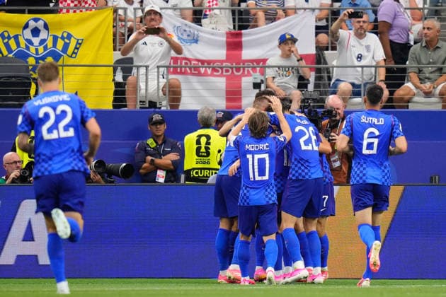 England v Croatia - FIFA World Cup, WM, Weltmeisterschaft, Fussball 2026 - Group L ARLINGTON, UNITED STATES - JUNE 17: Martin Baturina (16) of Croatia celebrates a goal with teammates during the 2026 FIFA World Cup First Stage Group L match between England and Croatia at Dallas Stadium in Arlington, Texas, United States on June 17, 2026. Jose Hernandez Anadolu Texas United States. Editorial use only. Please get in touch for any other usage.  Copyright: x2026xAnadoluxJosexHernandezx
