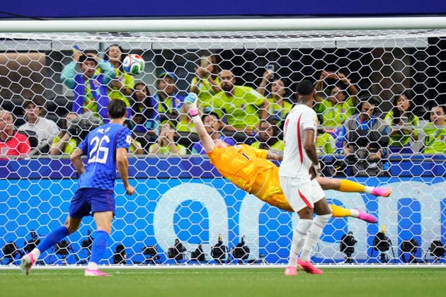 England v Croatia - FIFA World Cup, WM, Weltmeisterschaft, Fussball 2026 - Group L ARLINGTON, UNITED STATES - JUNE 17: Martin Baturina of Croatia shoots for goal during the 2026 FIFA World Cup First Stage Group L match between England and Croatia at Dallas Stadium in Arlington, Texas, United States on June 17, 2026. Jose Hernandez Anadolu Texas United States. Editorial use only. Please get in touch for any other usage.  Copyright: x2026xAnadoluxJosexHernandezx