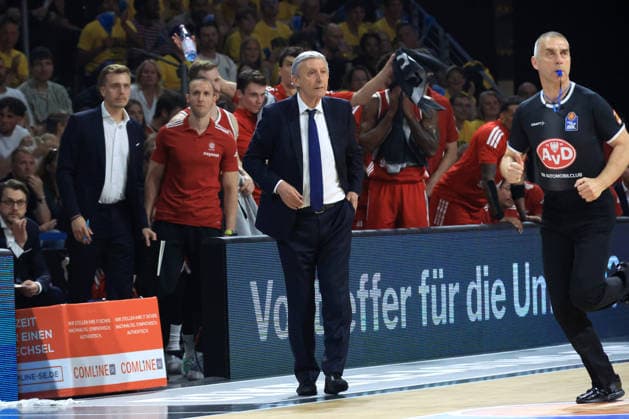DEU, easyCredit BBL, ALBA vs. Bayern Muenchen, 17.06.2026, Uber-Arena, Berlin, DEU, easyCredit BBL, ALBA vs. Bayern Muenchen, im Bild Head Coach Svetislav Pesic (FC Bayern Muenchen), Muenchner-Spielerbank